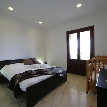 Villa Delfini 2-12 Pax *