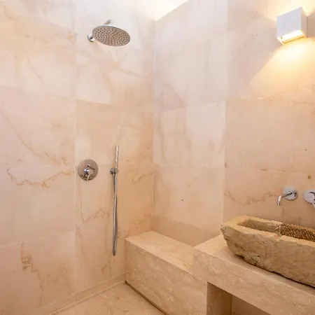 Villa Delfini 2-12 Pax *